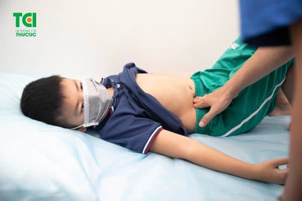 Trẻ cần được đưa đi khám và điều trị tiêu chảy sớm để giảm thiểu nguy cơ biến chứng