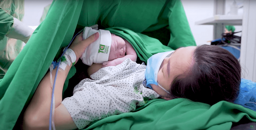 Cho con bú sau khi sinh mổ cần lưu ý gì?