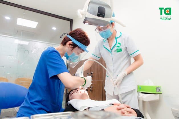 Điều trị dứt điểm đau chân răng. 