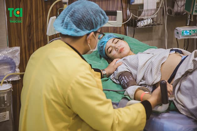 Trong quá trình sinh, các mẹ luôn được theo dõi tình trạng sức khỏe qua máy đo các chỉ số
