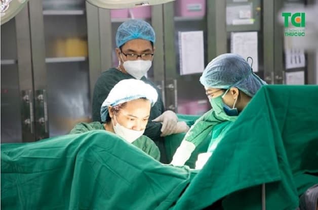 đẻ thường khâu thẩm mỹ