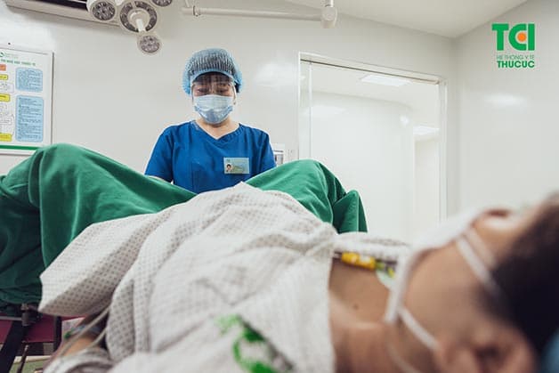 đẻ thường khâu thẩm mỹ