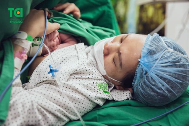 Sản phụ lạc nội mạc tử cung sau mổ đẻ hạnh phúc đón em bé thứ 3