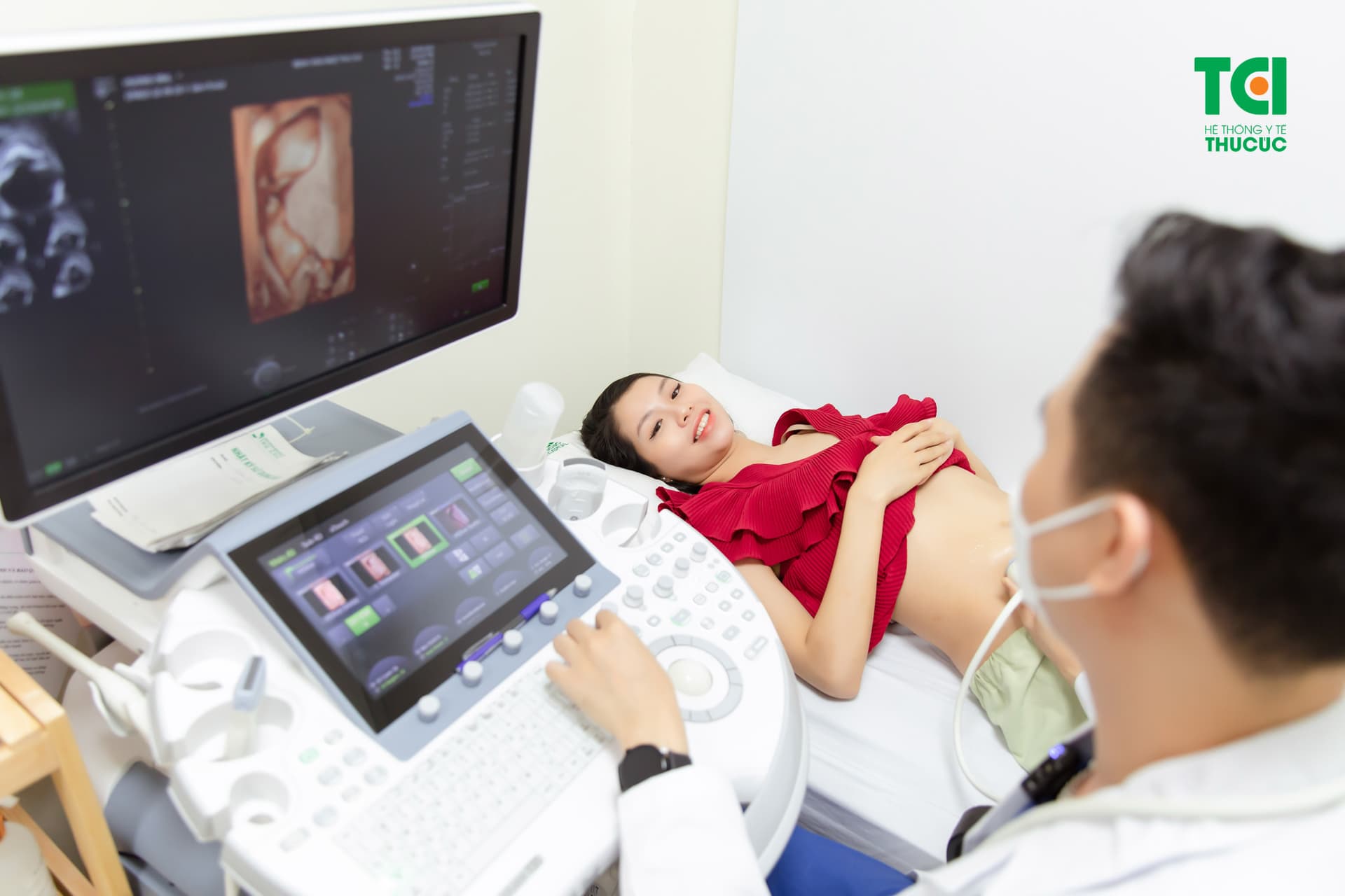 Ở tuần thứ 12 của thai kỳ, mẹ sẽ được thực hiện siêu âm đo độ mờ da gáy rất quan trọng