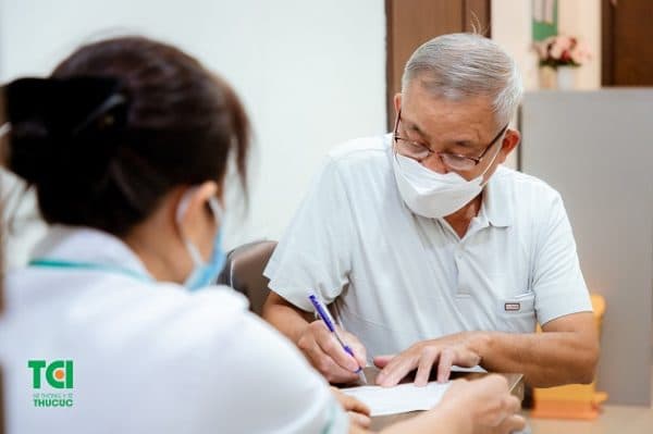 Nếu tình trạng mất ngủ kéo dài hãy đi khám để được bác sĩ tư vấn điều trị