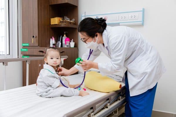 Điều trị suy hô hấp cho trẻ với phác đồ phù hợp do bác sĩ chỉ định