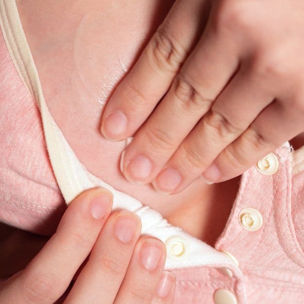 Dấu hiệu nhận biết tắc tia sữa nổi hạch ở nách