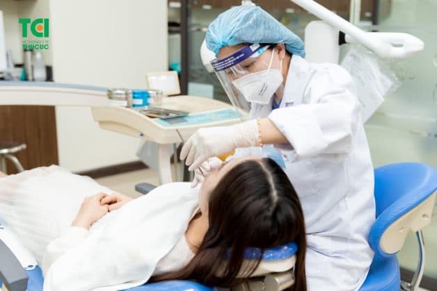 Khám nha khoa định kỳ là một thói quen chăm sóc răng tốt.