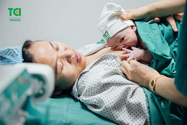 Việc sử dụng kháng sinh sau khi mổ đẻ không áp dụng cho mọi trường hợp sản phụ và liệu đã tiêm khánh sinh, có cho con bú được không còn ảnh hưởng rất nhiều yếu tố khác