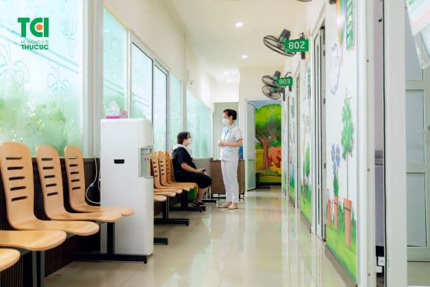 Phòng tiêm chủng Thu Cúc TCI kề ngay cạnh phòng khám Đa khoa Quốc tế TCI, phản ứng kịp thời khi có ca sốc phản vệ sau tiêm.