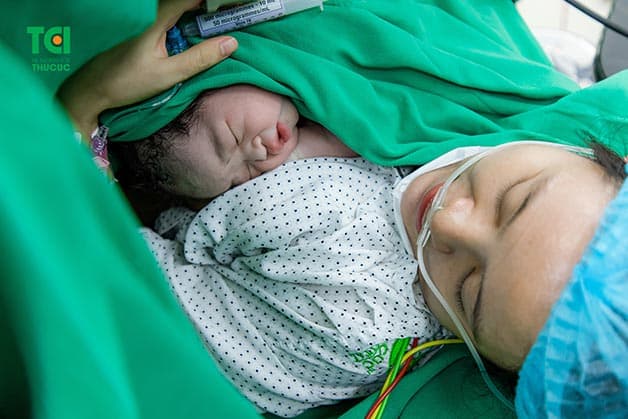 Trong hành trình sinh nở, chị Mai Hương được hỗ trợ hết sức để có cái kết 