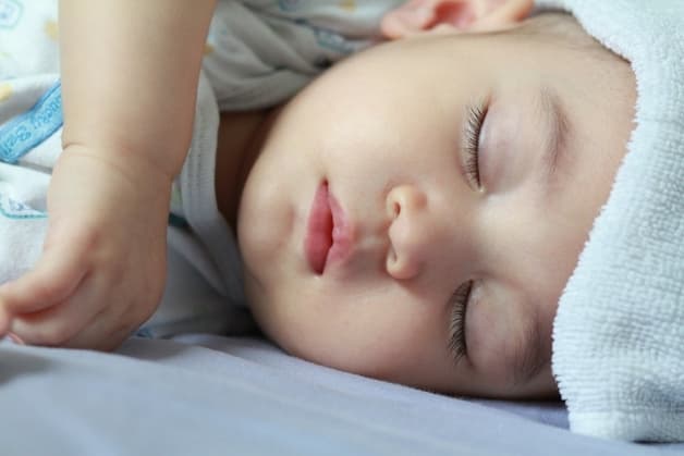 trẻ nhỏ bị cảm cúm