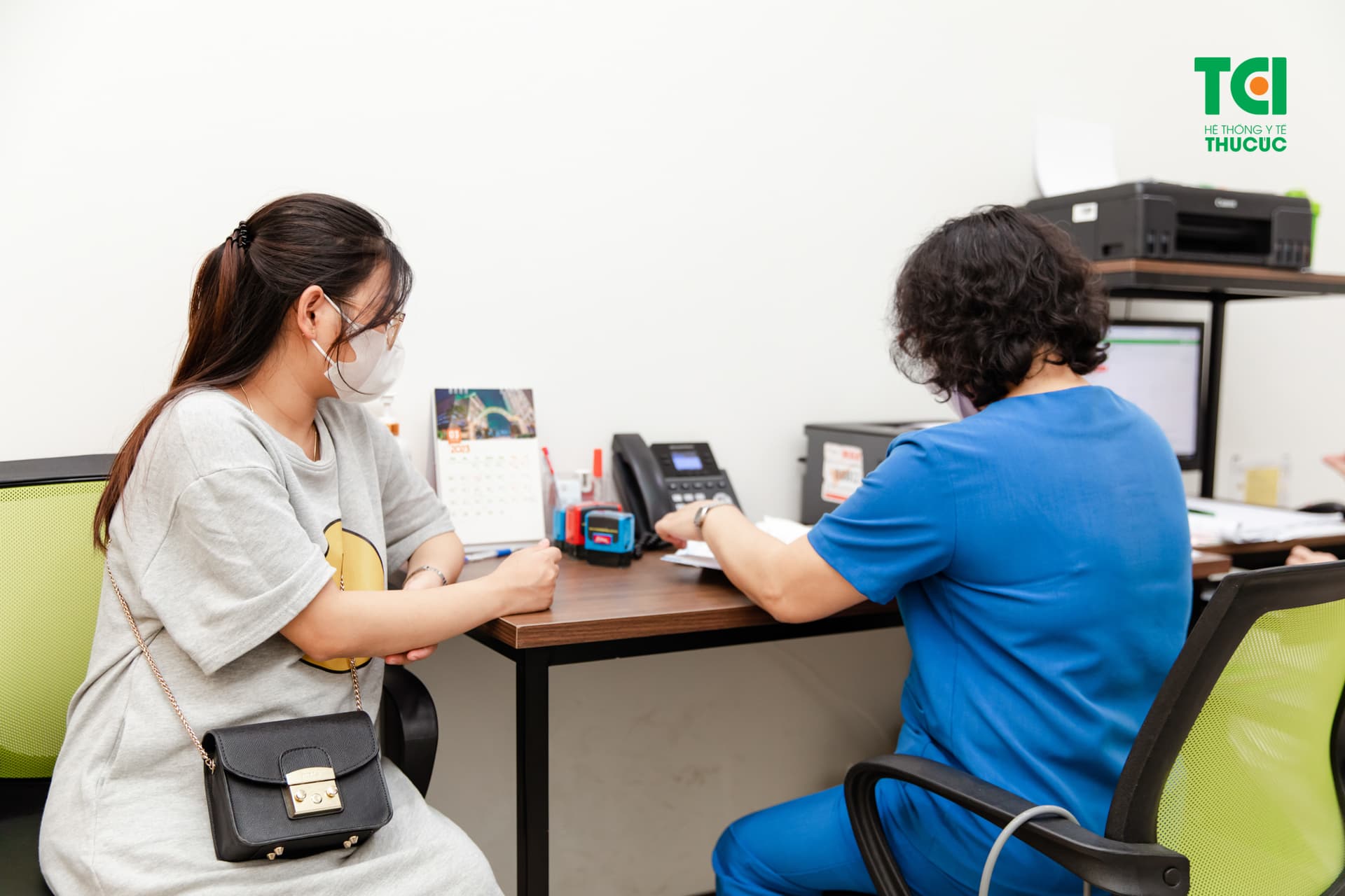 Trong quá trình điều trị, nếu có bất thường nào bạn cần ngưng thuốc và nhanh chóng liên hệ với bác sĩ