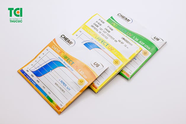 tròng kính đổi màu Hoya