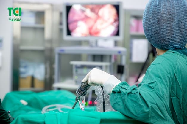 Nang nước buồng trứng dễ biến chứng, gây xoắn nang và từ đó khiến cho buồng trứng có nguy cơ hoại tử