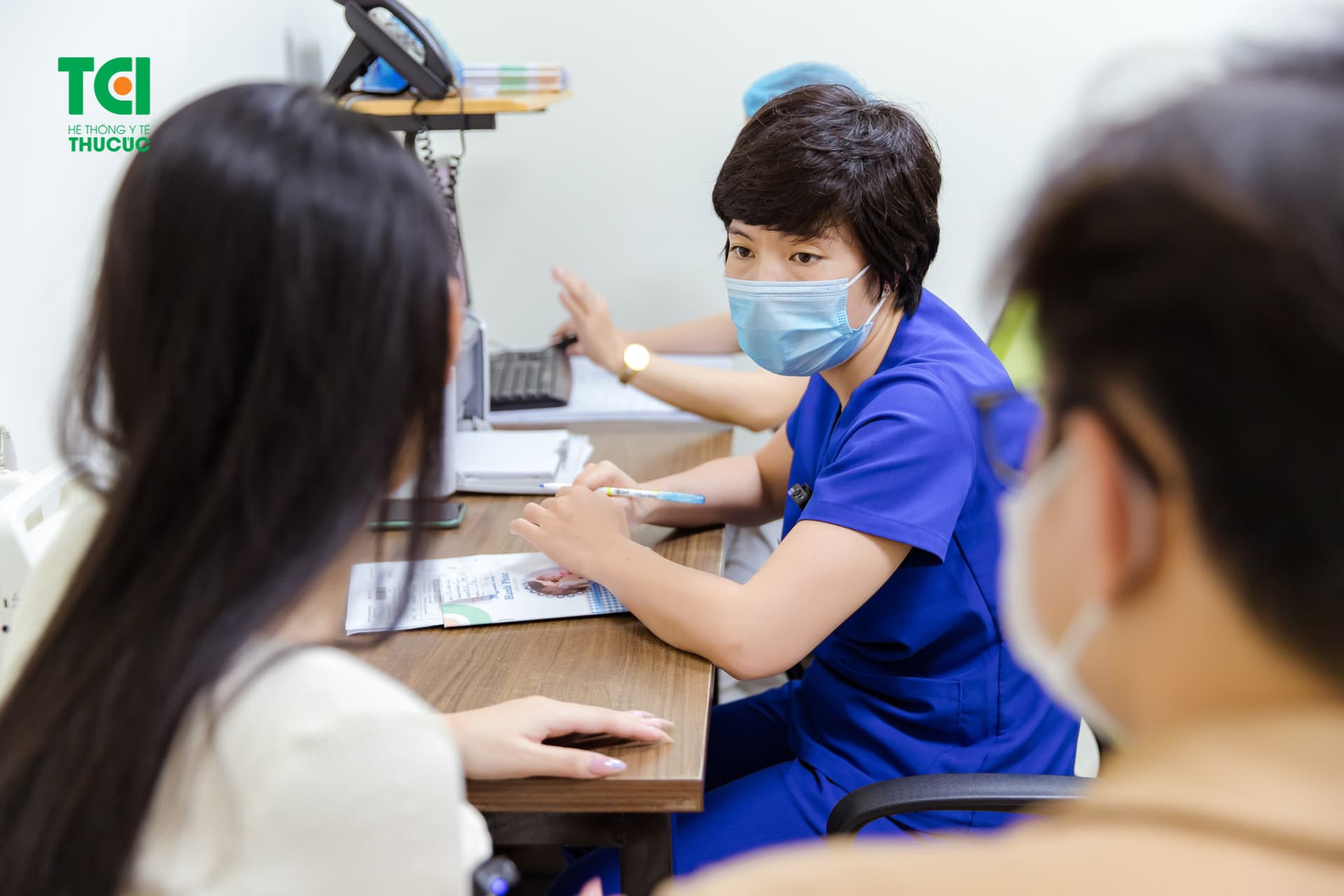 Bác sĩ sẽ cân nhắc phương án điều trị cho bệnh nhân dựa vào nguyên nhân gây viêm, triệu chứng, mức độ nguy hiểm, tuổi tác, sức khỏe