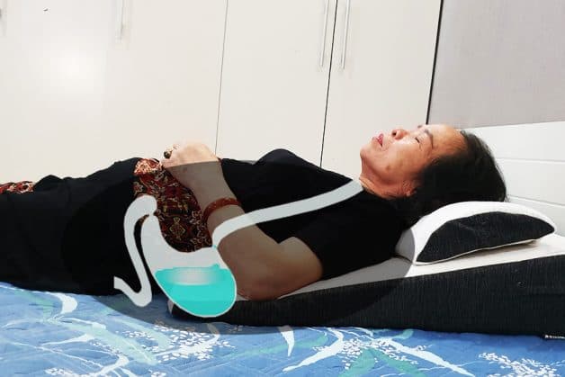 Xử lý trào ngược dạ dày bằng cách kê gối cao khi ngủ