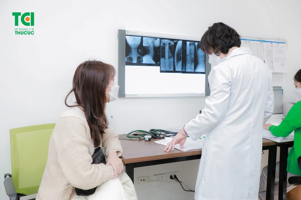 Triệu chứng của bệnh thoái hóa cột sống cổ