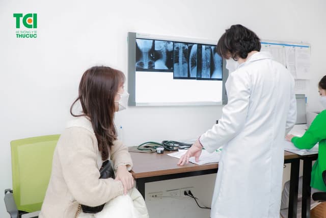 Triệu chứng của bệnh thoái hóa cột sống cổ