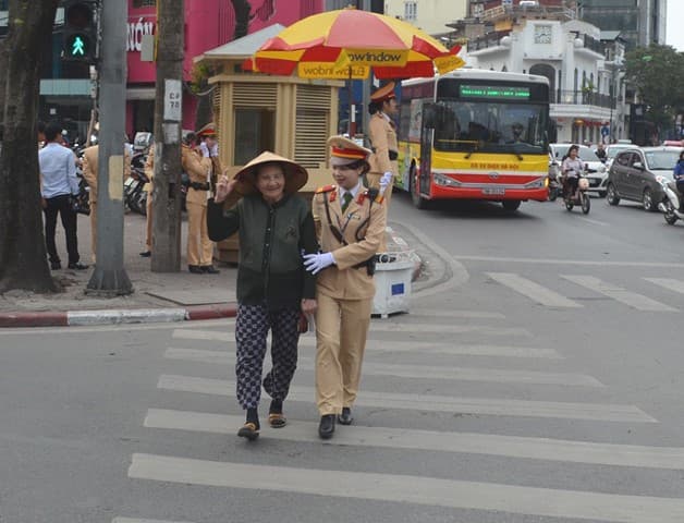 Bệnh mất trí nhớ ở người già khiến họ thường xuyên bị đi lạc