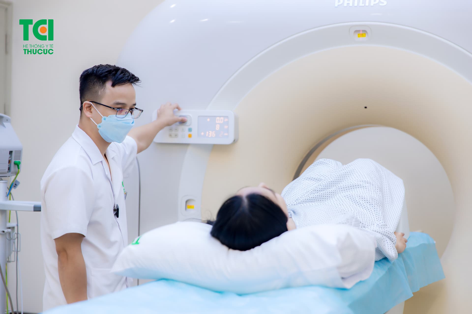 Hệ thống trang thiết bị thăm khám hiện đại