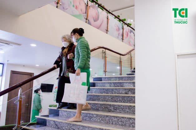 Đi khám bệnh động mạch vành