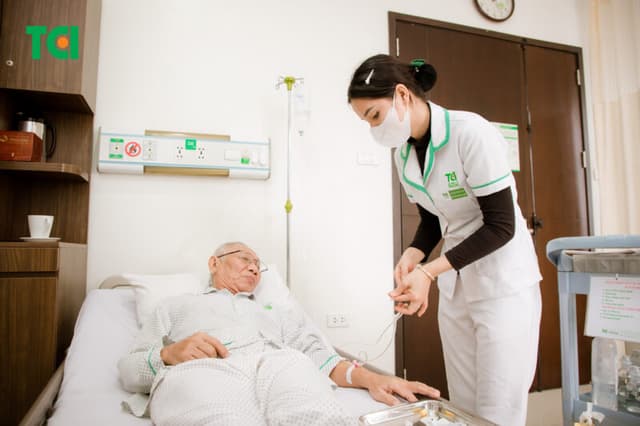 Cụ ông 73 tuổi thoát trĩ “diệu kỳ” nhờ đốt trĩ Laser Diode