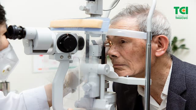 (Dân trí) Mắt kém nhiều năm, bệnh nhân U90 bất ngờ lấy lại thị lực
