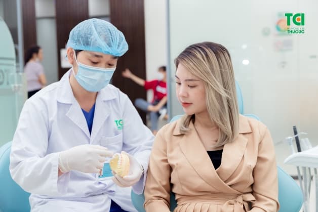 Bọc răng sứ dính liền