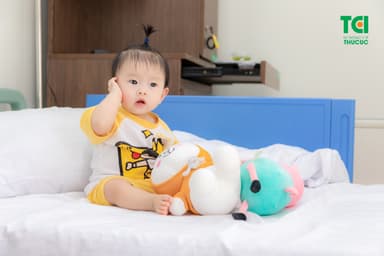 Chăm sóc bé mọc răng hàm và những lưu ý