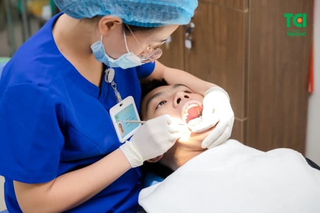 chăm sóc răng sau khi niềng