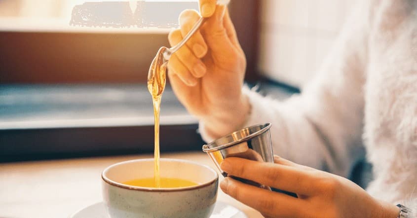 Mẹ không nên lạm dụng mà sử dụng quá nhiều, liều lượng tối đa được khuyến cáo là 1 đến 2 thìa cà phê trong 1 ngày