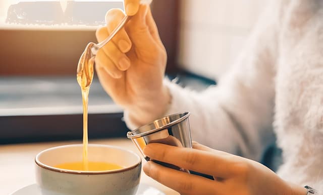 Sau đẻ mổ có được uống mật ong hay không? 