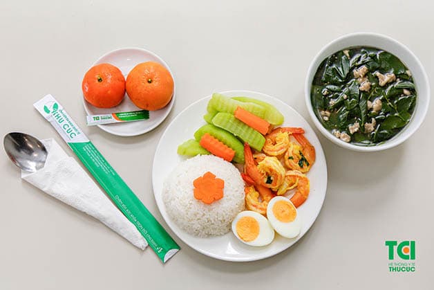 Sản phụ đẻ thường xong ăn gì? Trái cây là nguồn cung vitamin dồi dào, rất cần thiết cho thể trạng của mẹ bỉm lúc này