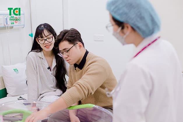 Các mẹ bỉm nên giữ trạng thái tâm lý ổn định, tránh căng thẳng, stress để không bị mất ngủ sau một ngày dài