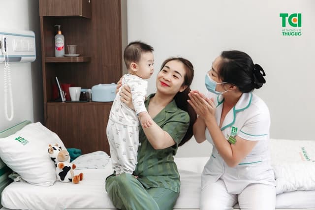 Lạm dụng kháng sinh, bé viêm phế quản suýt biến chứng viêm phổi