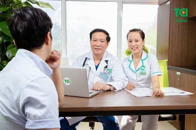 Làm gì khi bị đau ngực hay khó thở