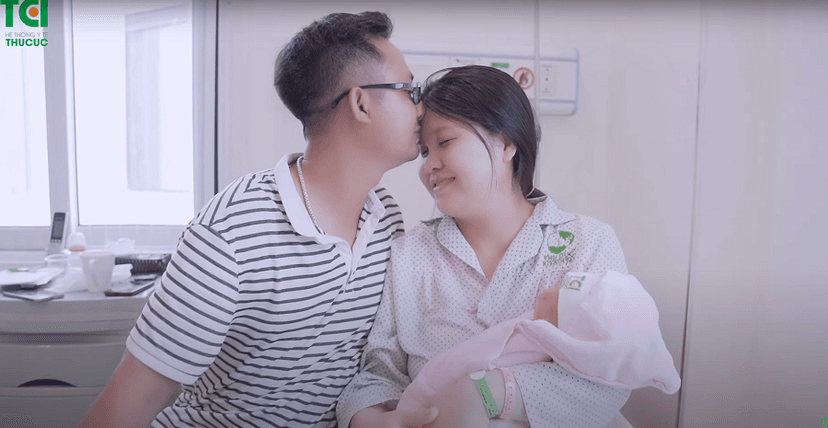 Hóa ra nước mắt còn có vị ngọt, là giọt nước mắt mẹ rơi vào ngày con đến