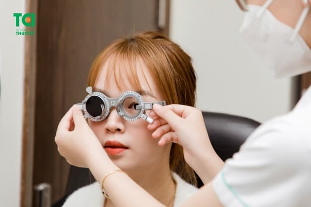 quy trình đo và cắt kính cận phù hợp