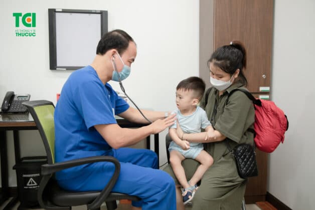 Sốt siêu vi ở trẻ em chỉ có thể điều trị hỗ trợ