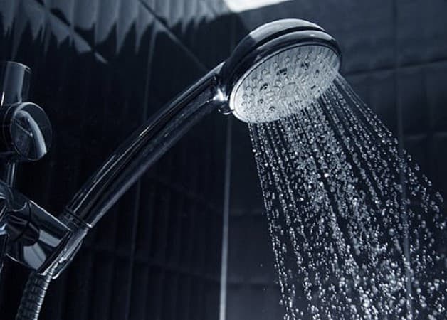 Không nên tắm đêm