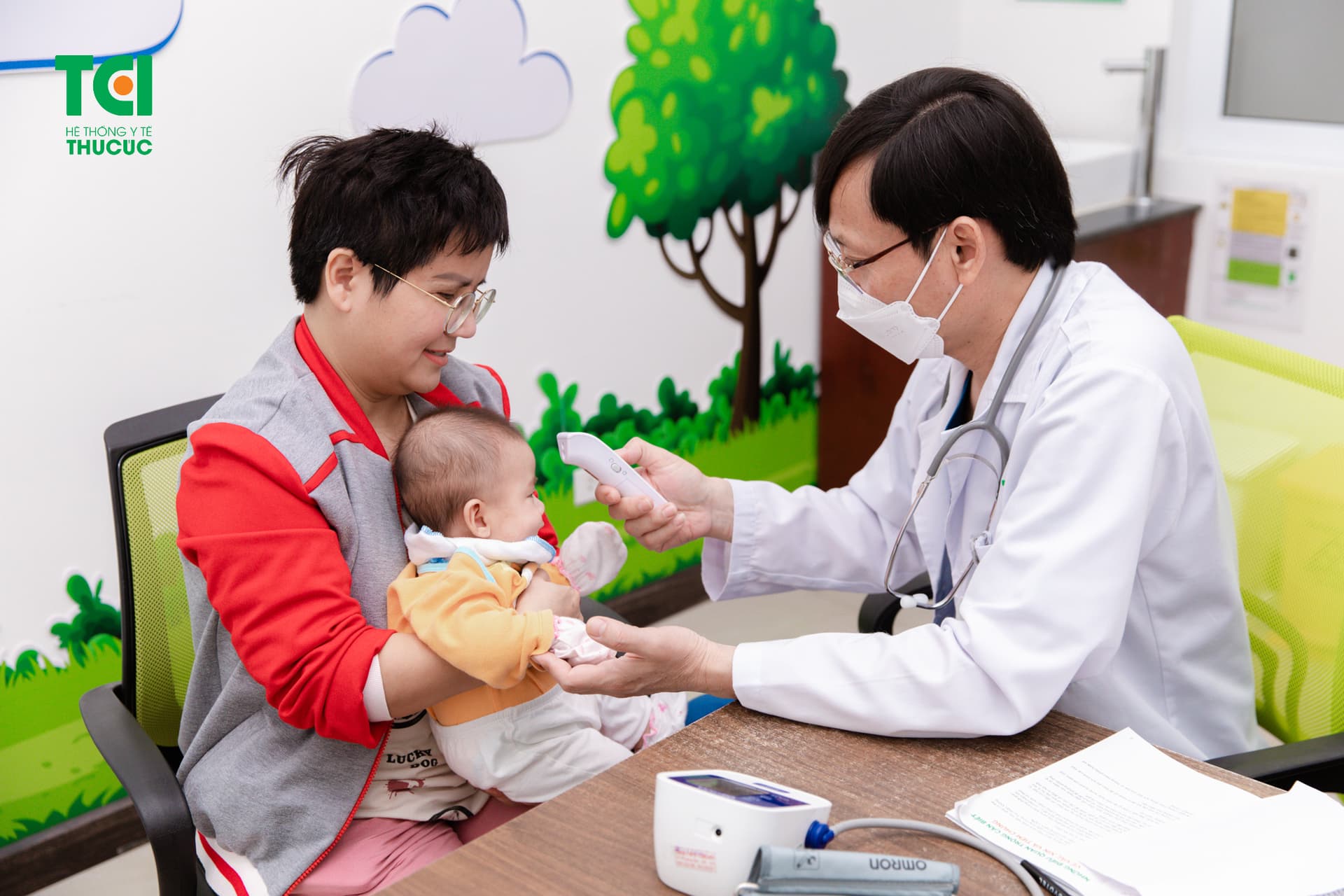 Bé tiêm vacxin bại liệt thì có bị sốt không?