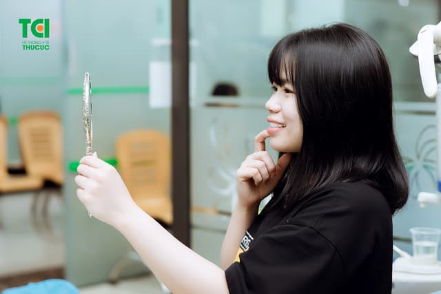 Trồng răng sứ titan, ưu điểm và hạn chế