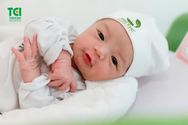 Viêm kết mạc trẻ sơ sinh có nguy hiểm không và biến chứng là gì