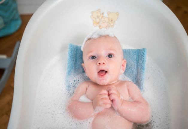 Cha mẹ hãy học cách vệ sinh cho trẻ đúng cách