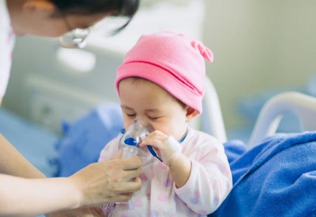 Viêm phổi trẻ em là căn bệnh không còn xa lạ gì với nhiều ba mẹ