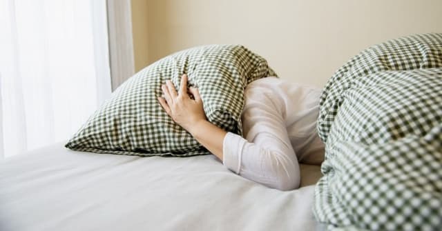 Những cách trị mất ngủ cho người trung niên bạn cần biết