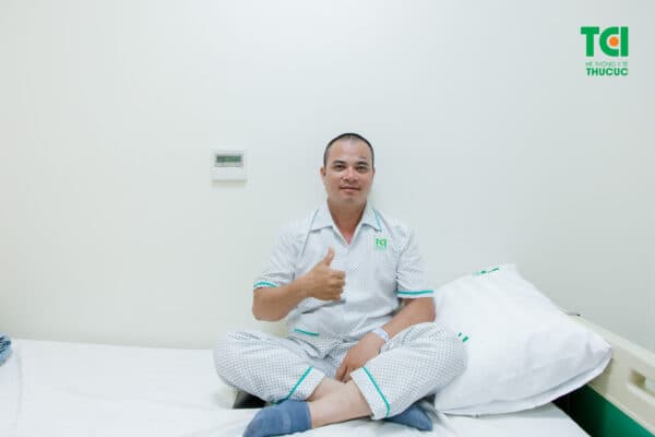 Hình ảnh bệnh nhân sau phẫu thuật mắt