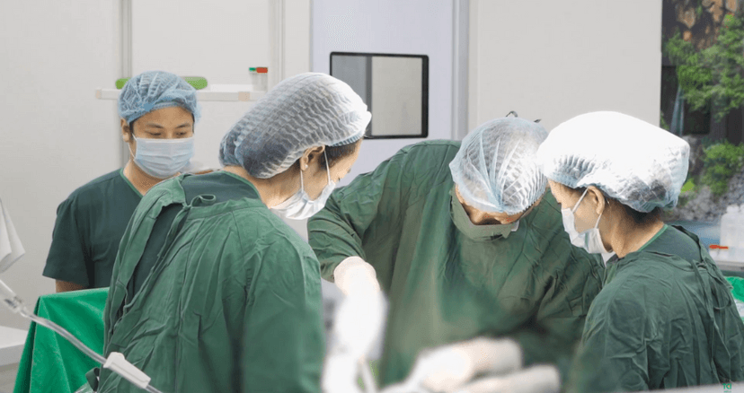 Mổ u nang buồng trứng 2 bên