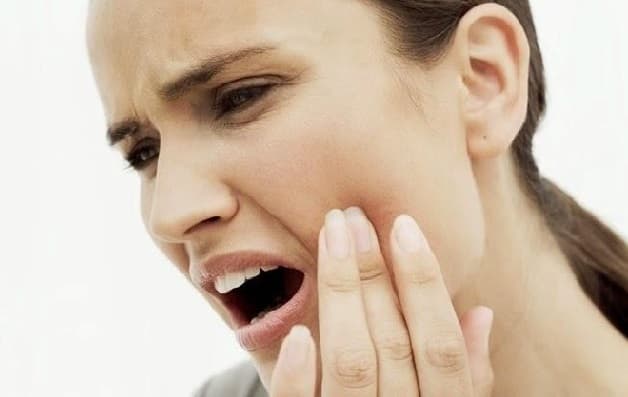 triệu chứng của viêm khớp hàm thái dương